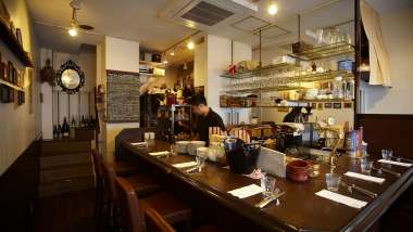 Bistro des Chenapans, a restaurant in Osaka, Japan.