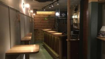 Winestand Perche, a wine bar in Osaka, Japan.
